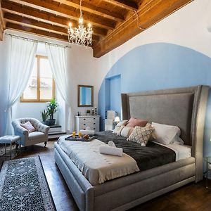 Historic center Palace - Huge 4 bedrooms Santa Croce apartment apartment - AC in all rooms